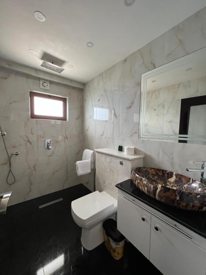 Hotel Victoria Memlishte Екстериор снимка