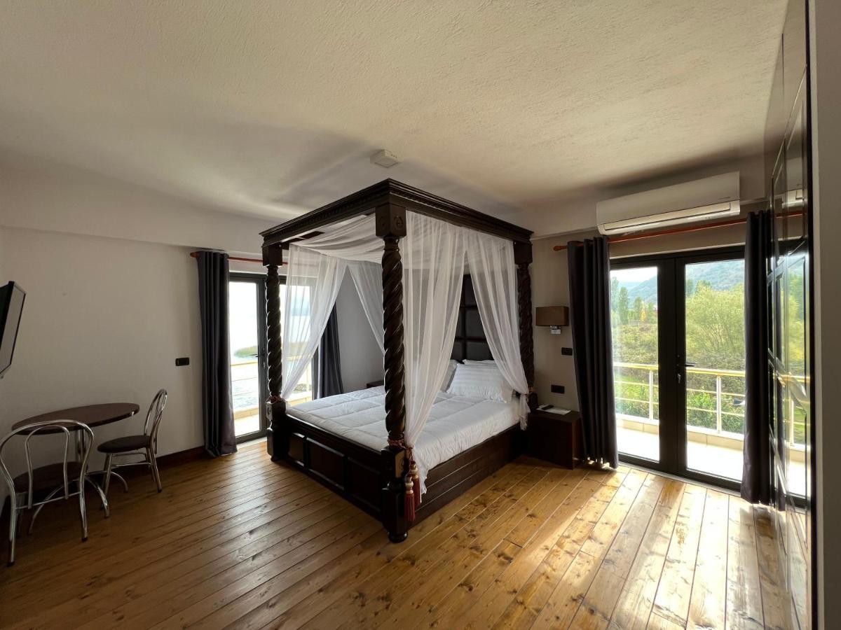 Hotel Victoria Memlishte Екстериор снимка