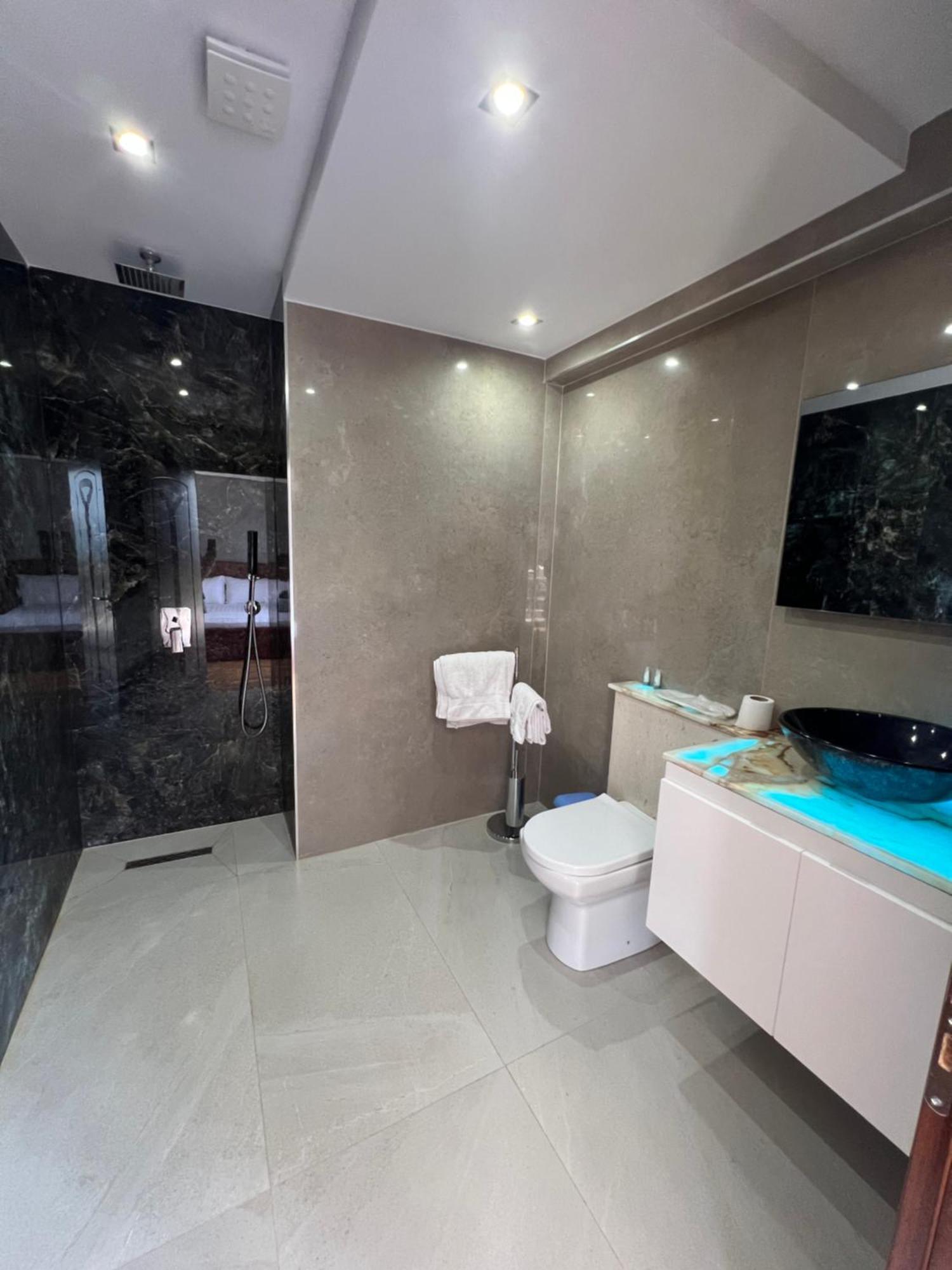 Hotel Victoria Memlishte Екстериор снимка