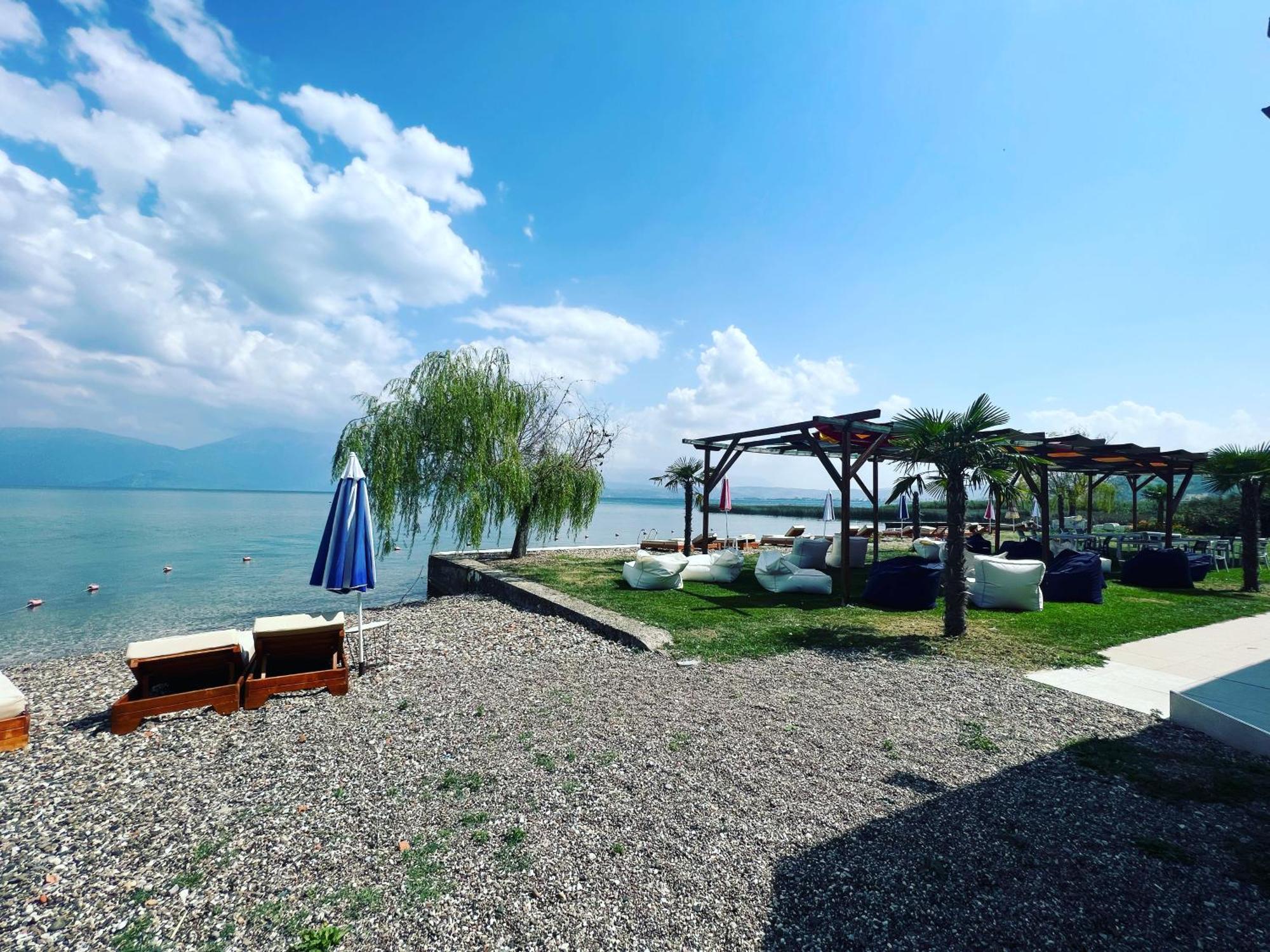 Hotel Victoria Memlishte Екстериор снимка